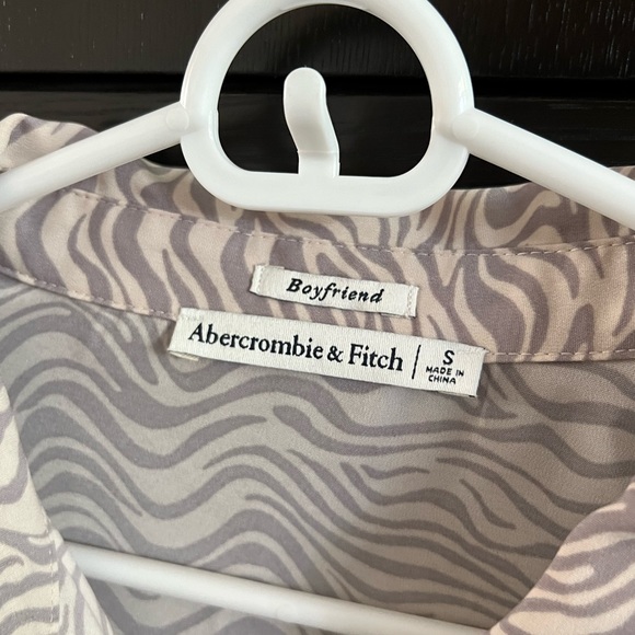 Satin Shirt in Wavy Print - Picture 4 of 5